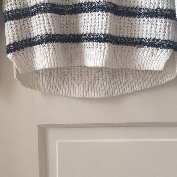 💥CUTEST Hollister sweater💥 - Picture 3 of 4